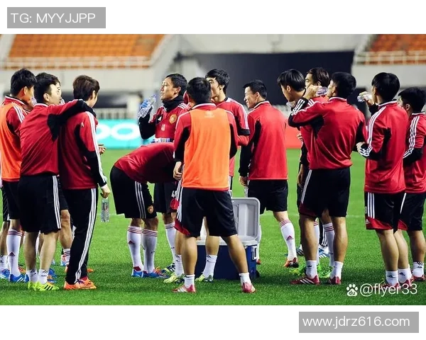 足球比赛激情四溢球员们在绿茵场上展现技艺与团队精神的精彩瞬间